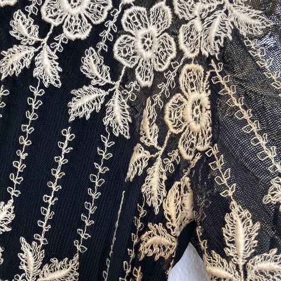 TRUE VINTAGE embroidered top - Picture 6 of 7